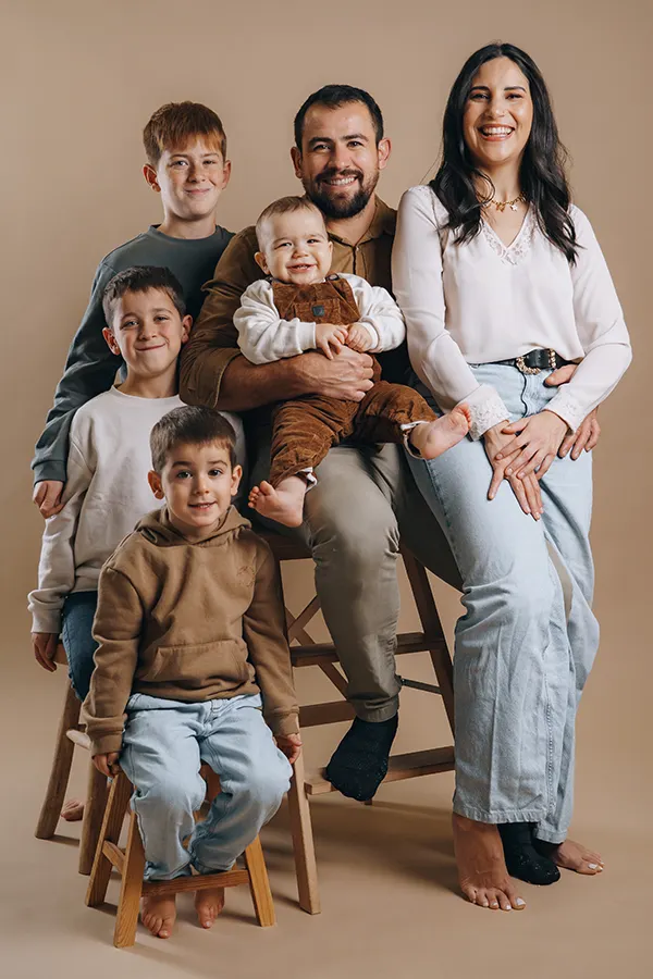 Portrait de famille en studio, Marina Bolzer photographe à Pont-Saint-Martin