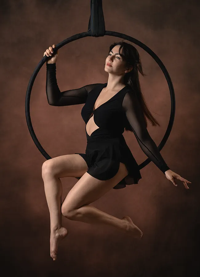 seance-artistique-cerceau-femme-studio