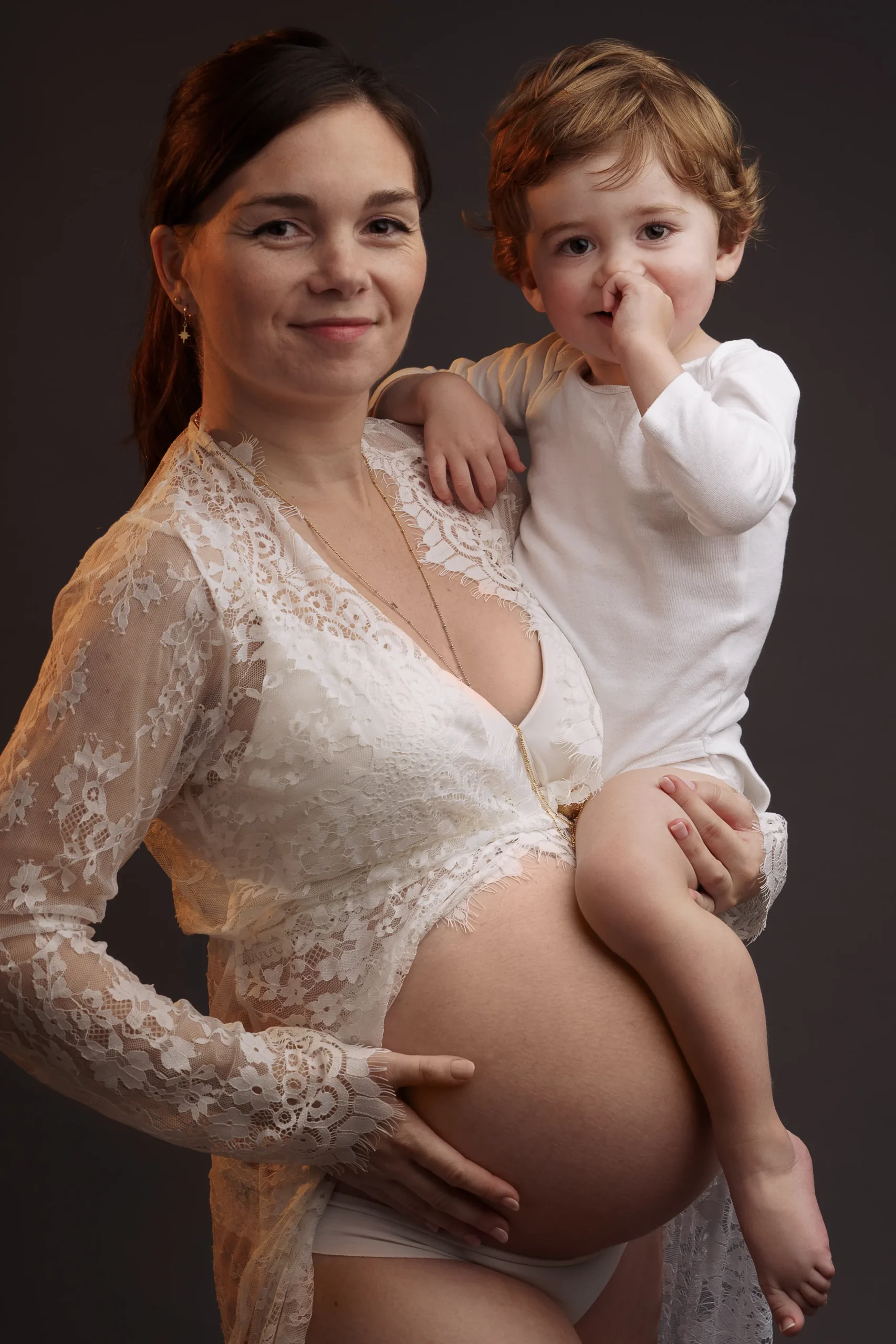 maternite-grossesse-photo-studio-orangé